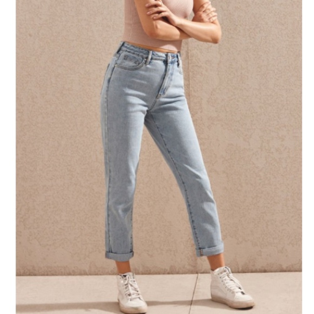 Brand new Megan blue mom jeans from PacSun!